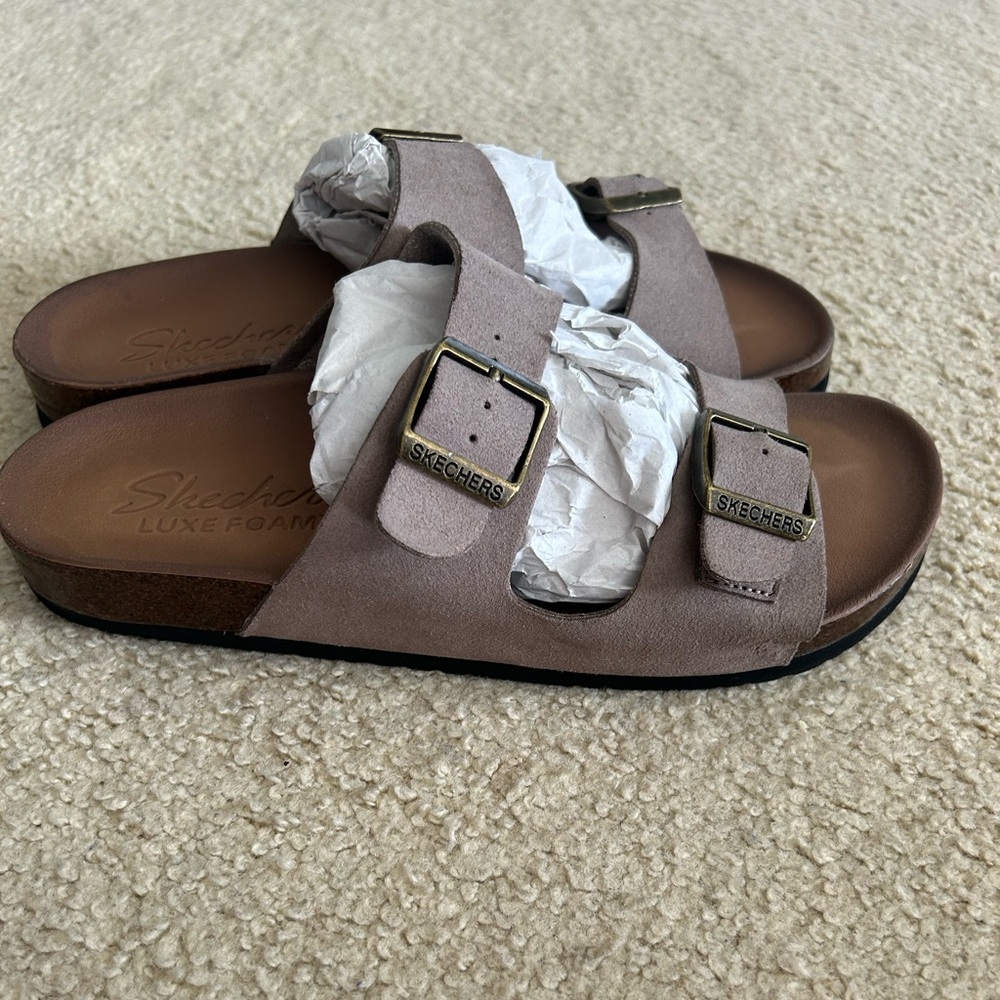 Skechers women’s sandals. Size 7. Birkenstock style. Beige. Luxefoam insole